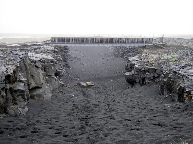 Image:Bridge across continents iceland.jpg