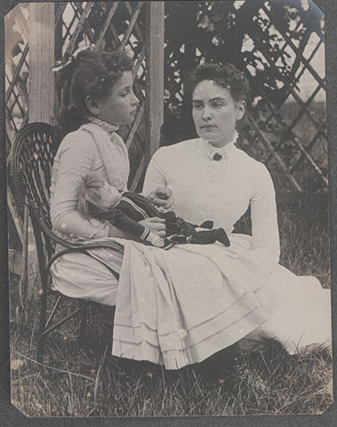 Image:Helen Keller with Anne Sullivan in July 1888.jpg