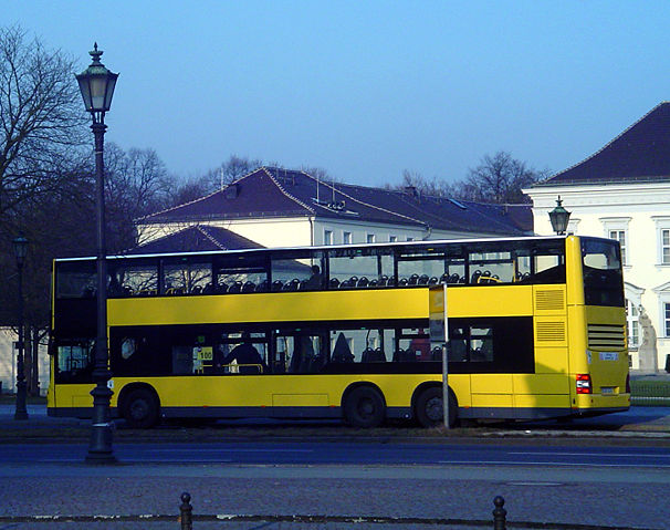 Image:Doppeldeckerbus dreiachsig BVG.jpg