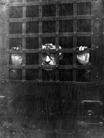 Image:First photograph of Leon F. Czolgosz, the assassin of President William McKinley, in jail.jpg