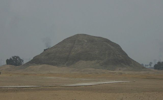 Image:Pyramid of amenemhet hawarra 01.jpg