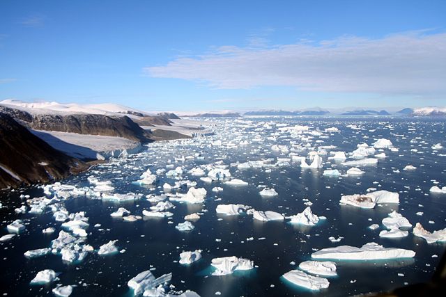 Image:Icebergs cape york 1.JPG