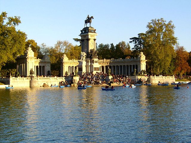 Image:Parque del Retiro Nov2004.jpg