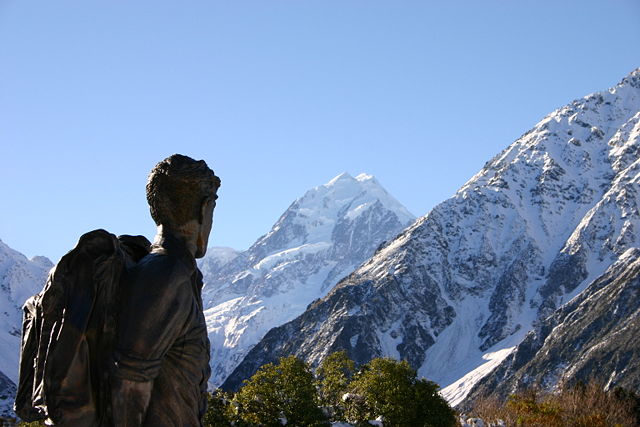 Image:Hillary statue and Mount Cook.jpg