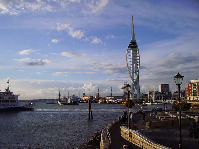 Image:Spinnaker Tower and harbour.JPG