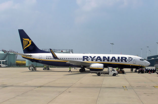 Image:Ryanair.b737-800.ei-dcw.arp.jpg
