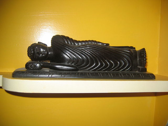 Image:Buddha lying down london dec 07.jpg