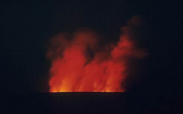 Image:Mauna Loa erupting at night, 1984.jpg