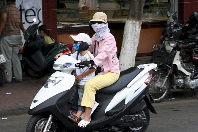 Image:Mother Child Motorbike Vietnam.jpg