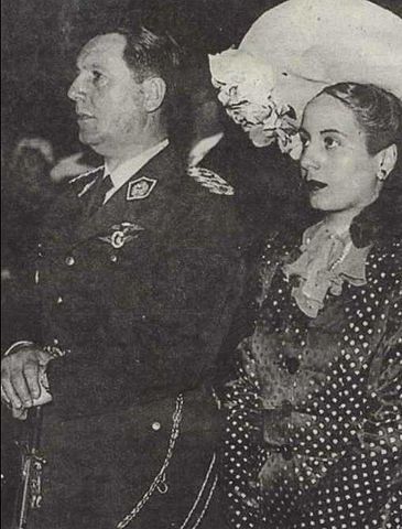 Image:Peron y Eva - casamiento civil - 1945.jpg