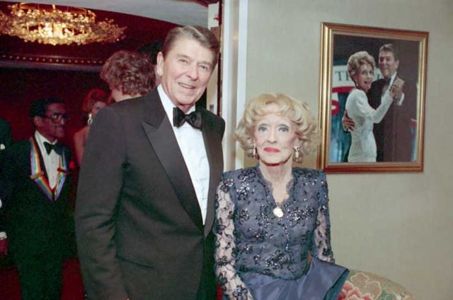 Image:Ronald Reagan with Bette Davis 1987.jpg