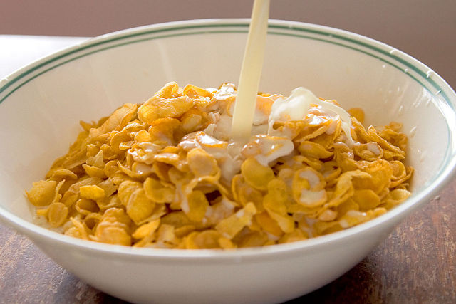 Image:Cornflakes with milk pouring in.jpg