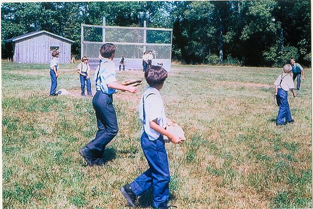 Image:Amish children playing baseball, Lyndonville NY.jpg