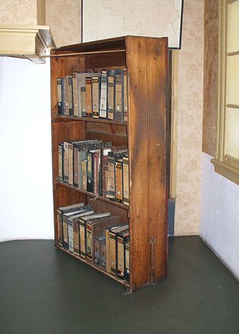 Image:AnneFrankHouse Bookcase.jpg