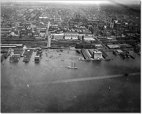 Image:Toronto Harbour, 1919.jpg