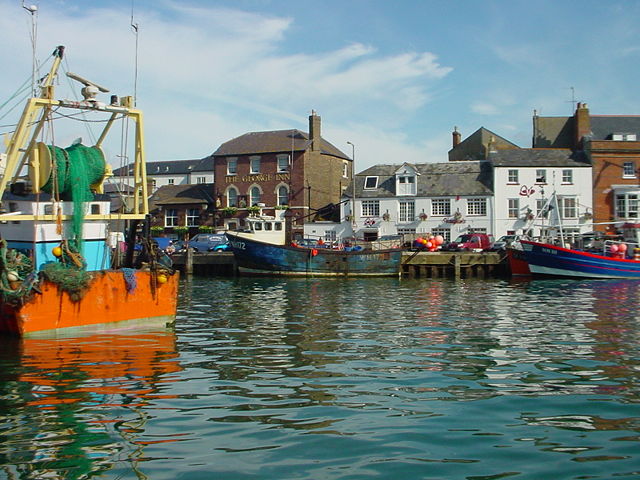 Image:Weymouth Harbour from the south side showing The George Inn.jpg
