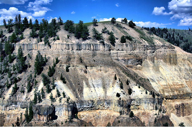 Image:Basalt columns in yellowstone 2.jpg