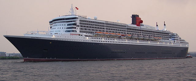 Image:Queen Mary II Einlaufen Hamburg Hafengeburtstag 2006 -2.jpg