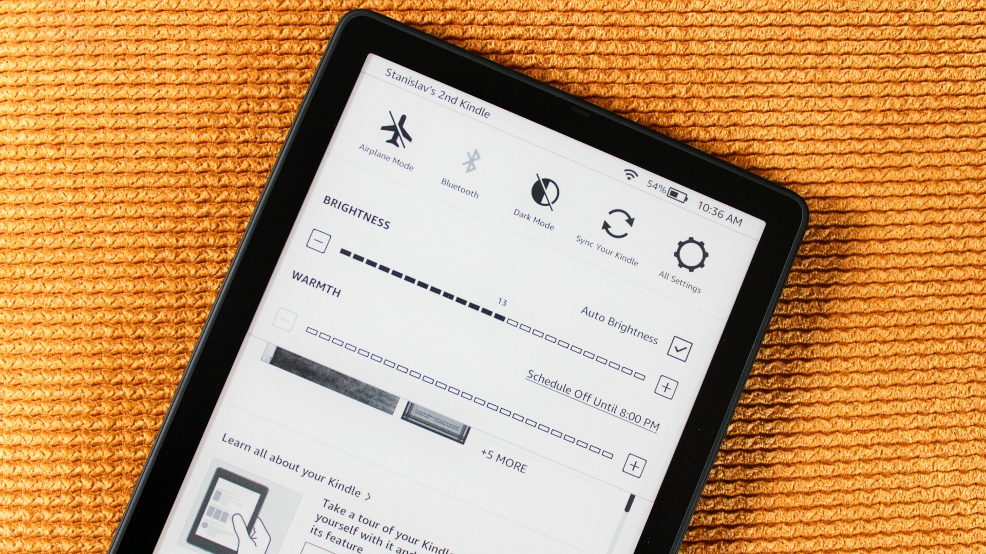 The display now makes brightness adjustments on its own.