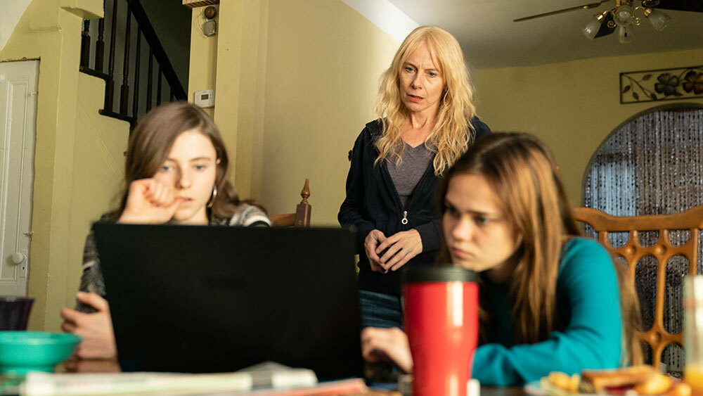 Shannan Gilbert's family, played by Thomasin McKenzie, Amy Ryan, and Ooana Laurence.