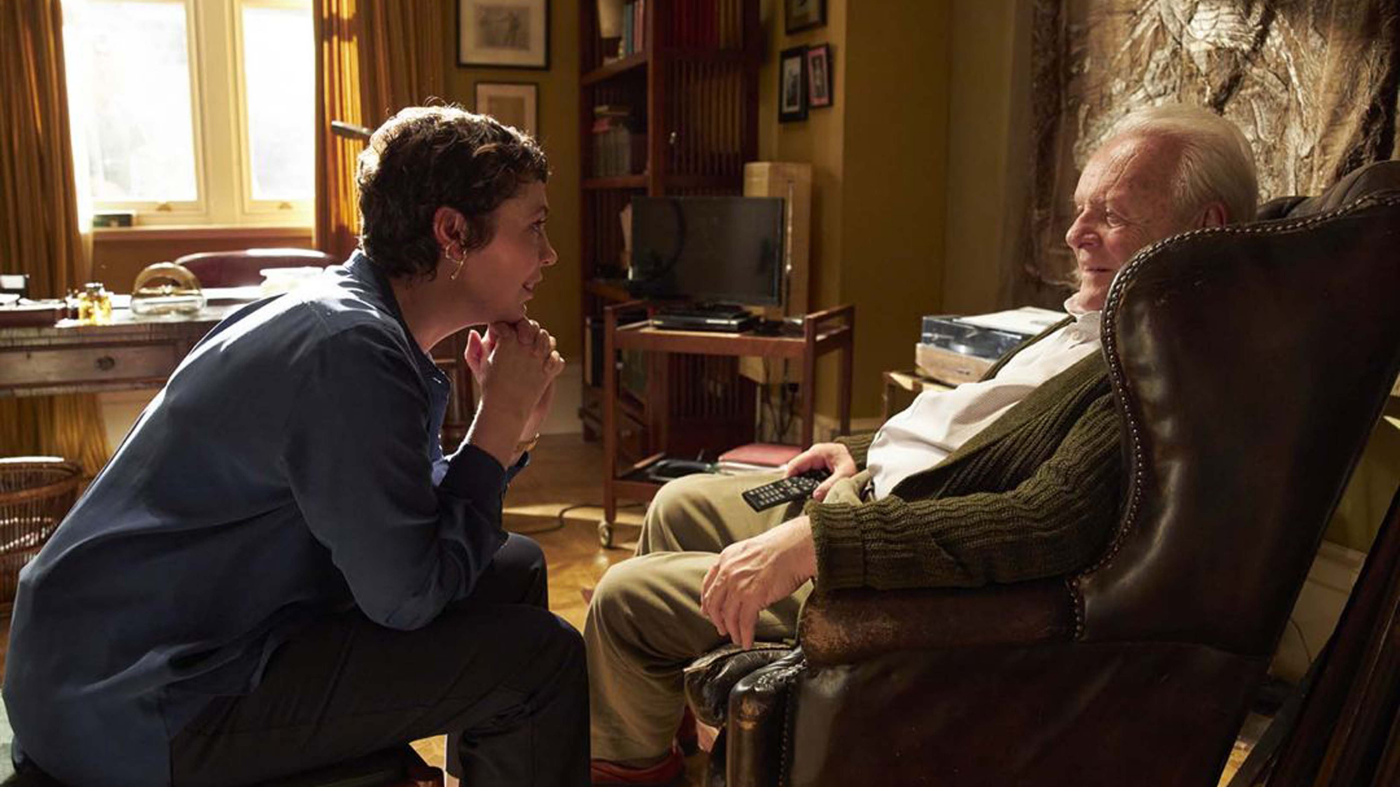Anthony Hopkins and Olivia Colman in the lounge room in "The Father."
