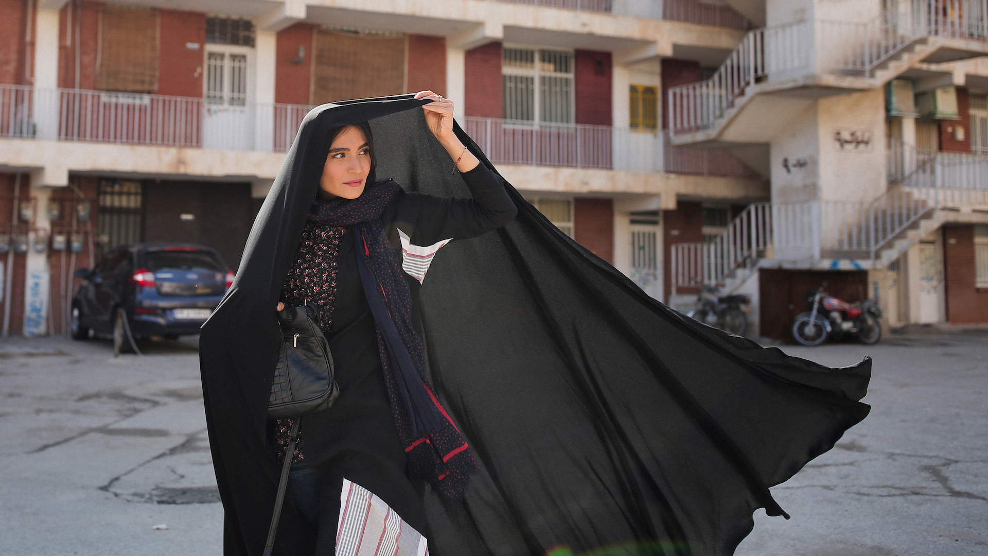 Sahar Goldust as Farkhondeh in "A Hero", holding the purse with the coins in it.
