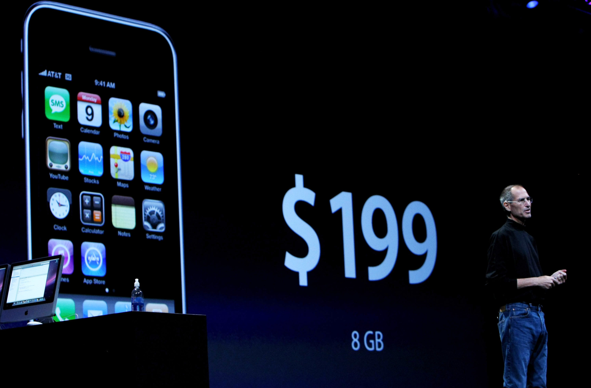 Image of Steve Jobs on stage introducing the iPhone 3G