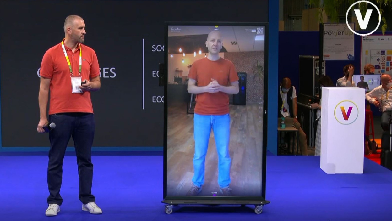 Man demonstrating La Vitre video call device