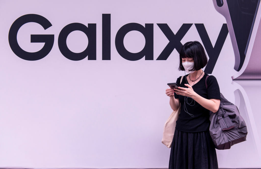 Samsung Galaxy logo with woman in front