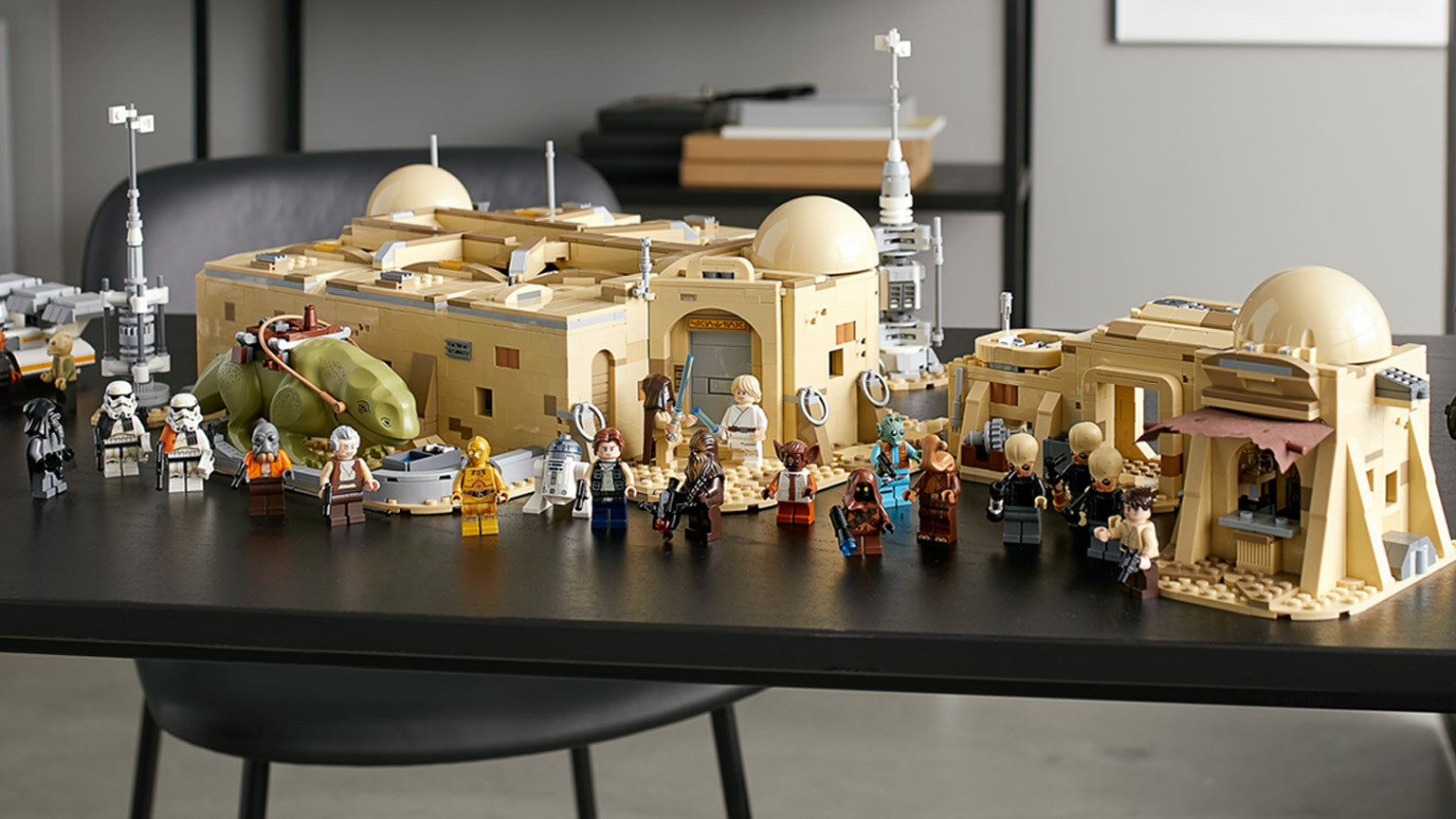 Lego Star Wars Mos Eisley Cantina set on table
