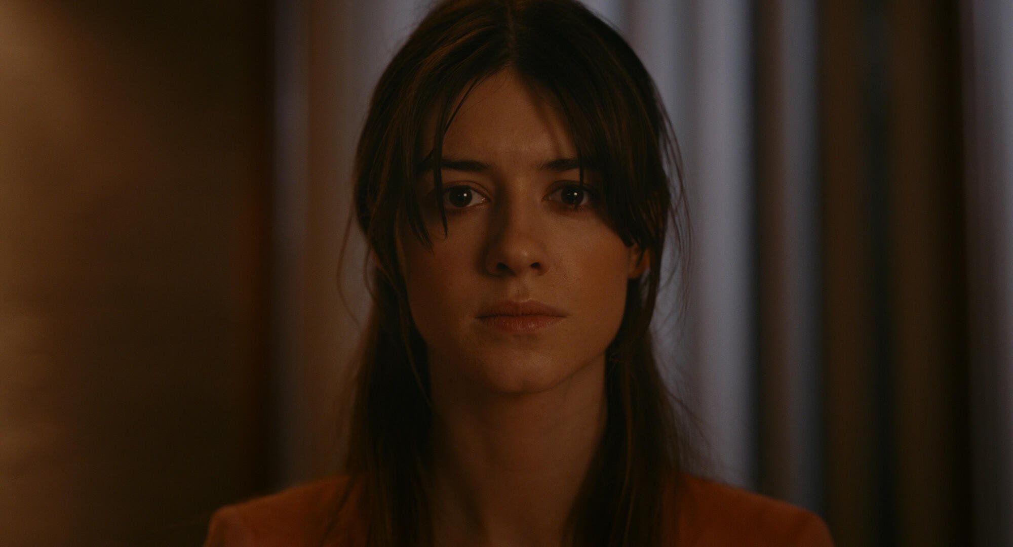Daisy Edgar-Jones front on in "Fresh"