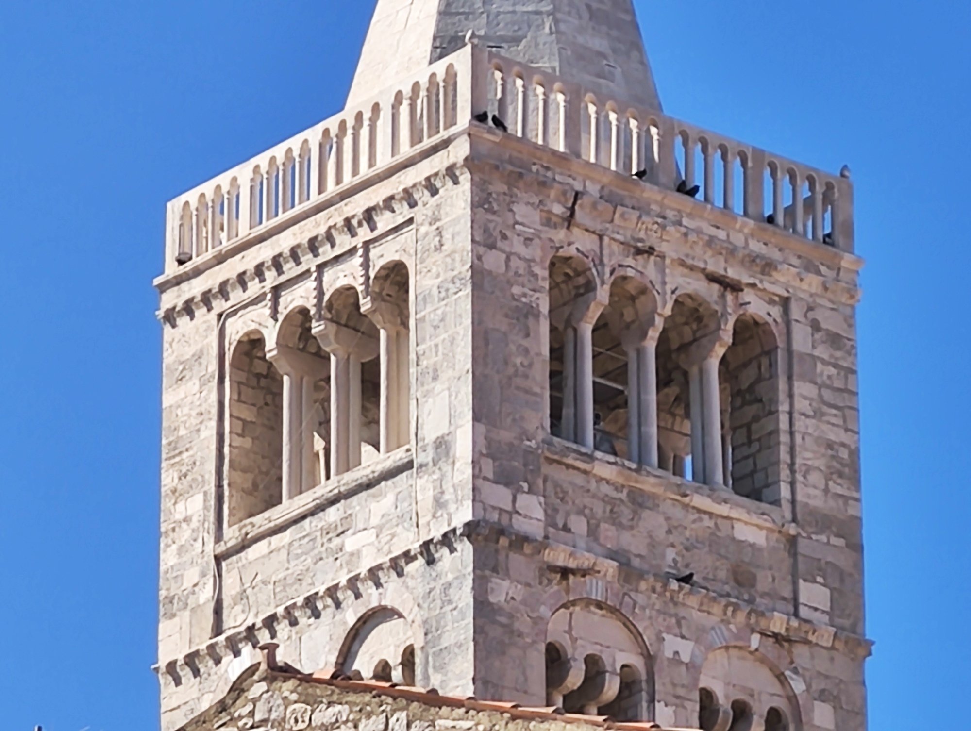 An image of a tower against a blue sky shot on Xiaomi 12 Pro.