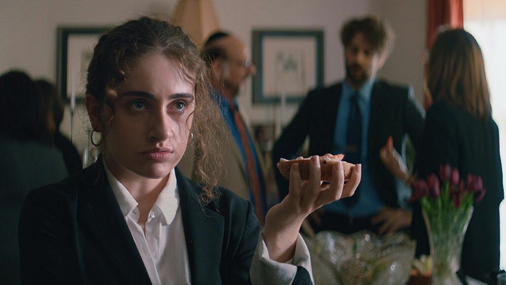 Rachel Sennott holds a bagel in "Shiva Baby."
