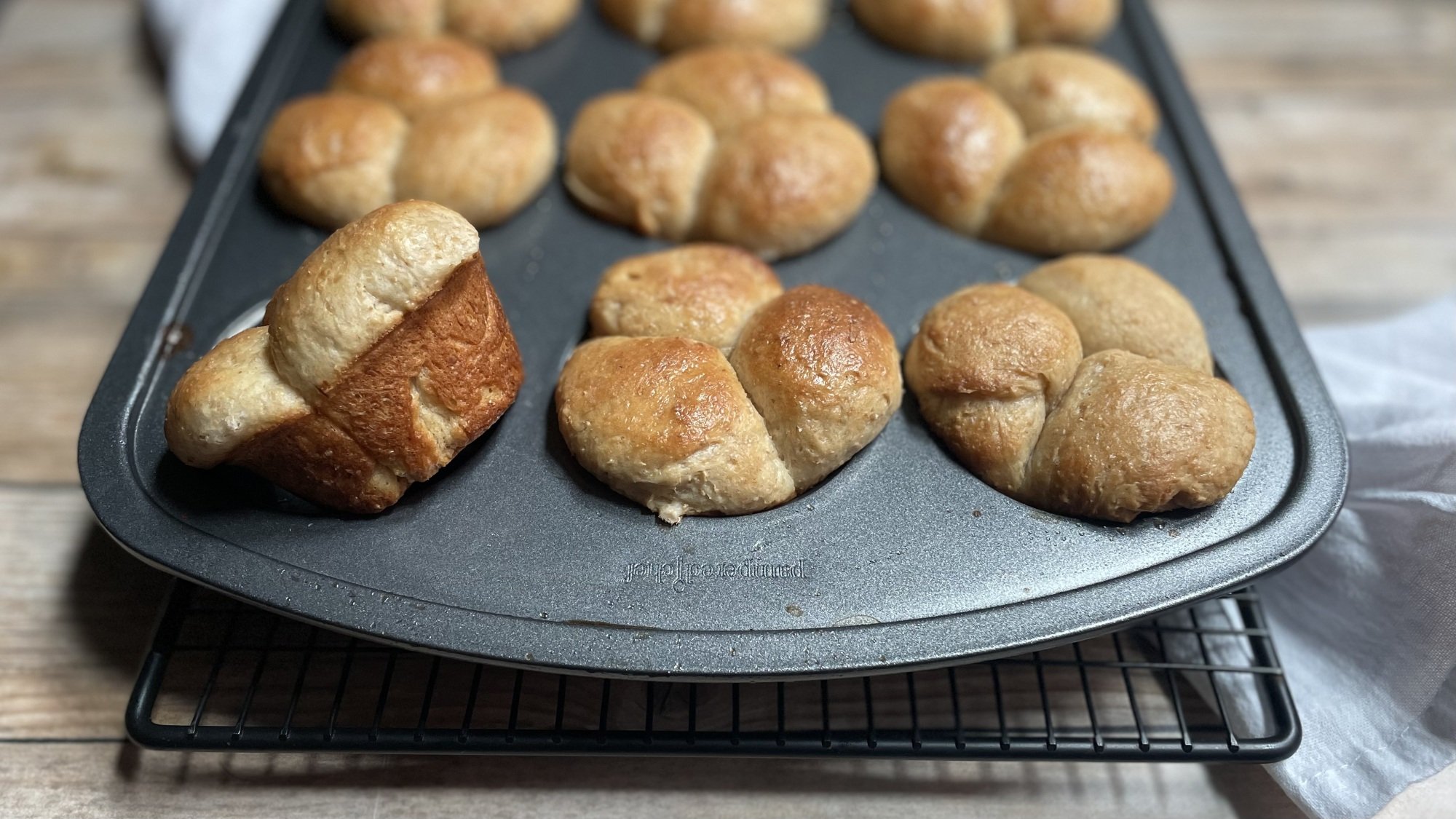 clover rolls in a muffin tin