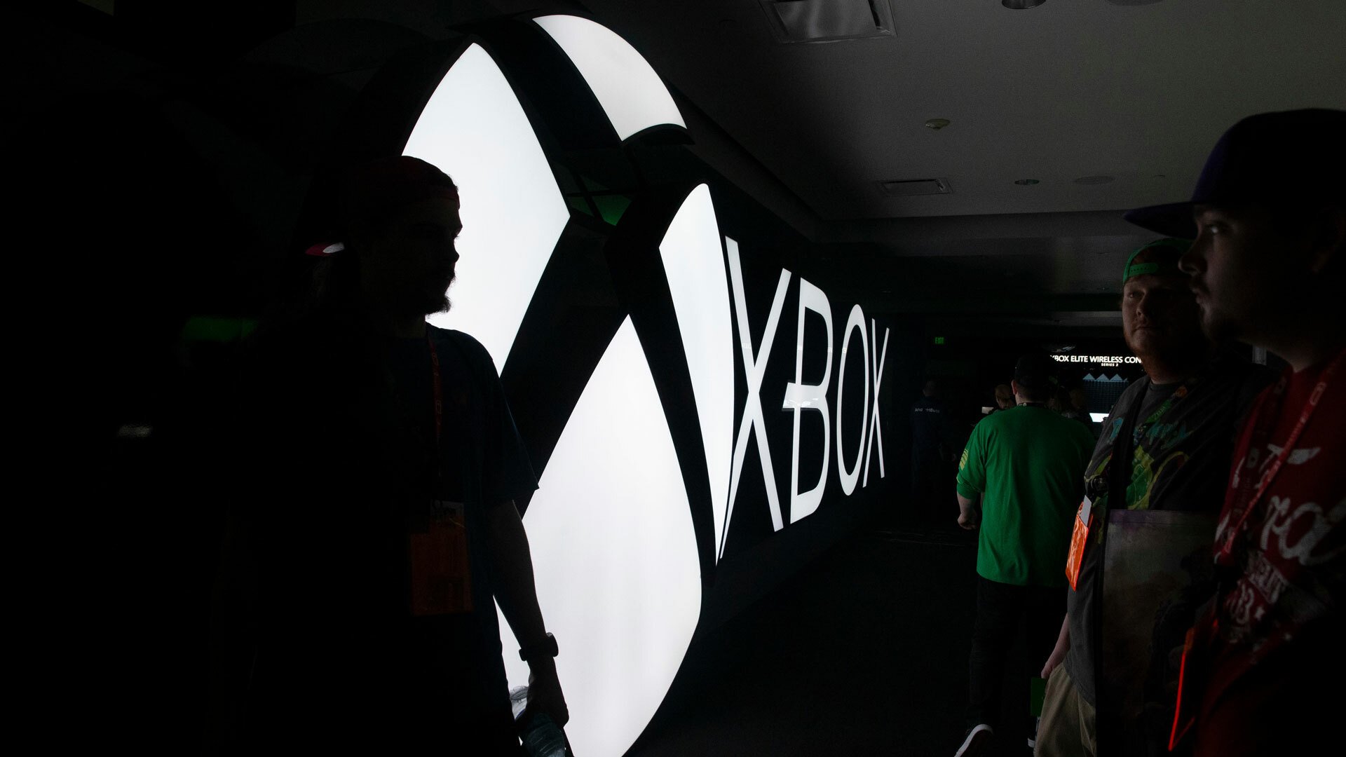 A photo of people gathered around a glowing white Xbox sign and logo at E3 in 2019.