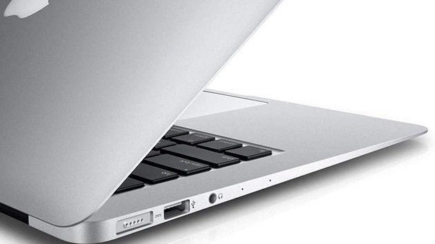 Apple MacBook Air 13.3” (refurbished) on a white background.