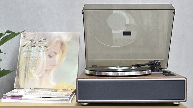 Mbeat Hi-Fi Turntable with Bluetooth Speaker on a table.