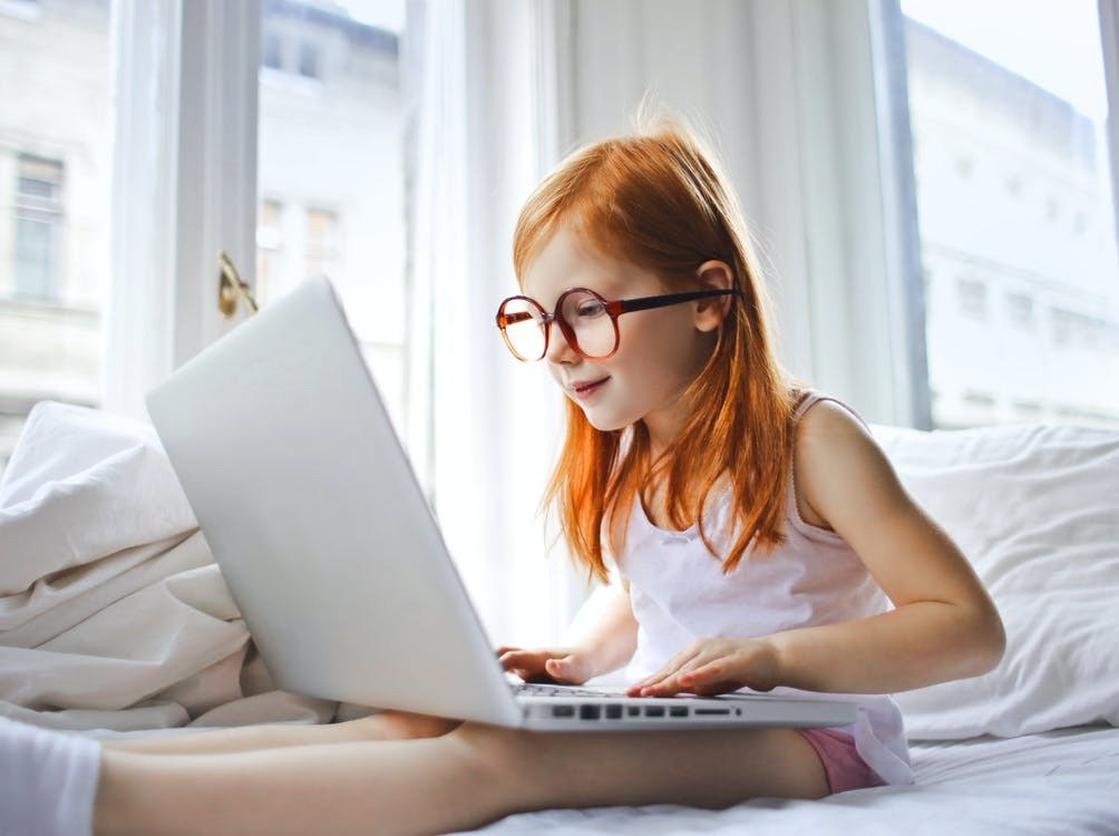 child using laptop