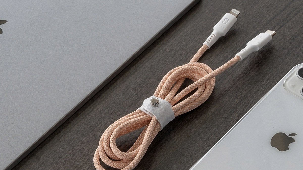 VIBRANCE™ Connect USB-C to Lightning Cable on a table.