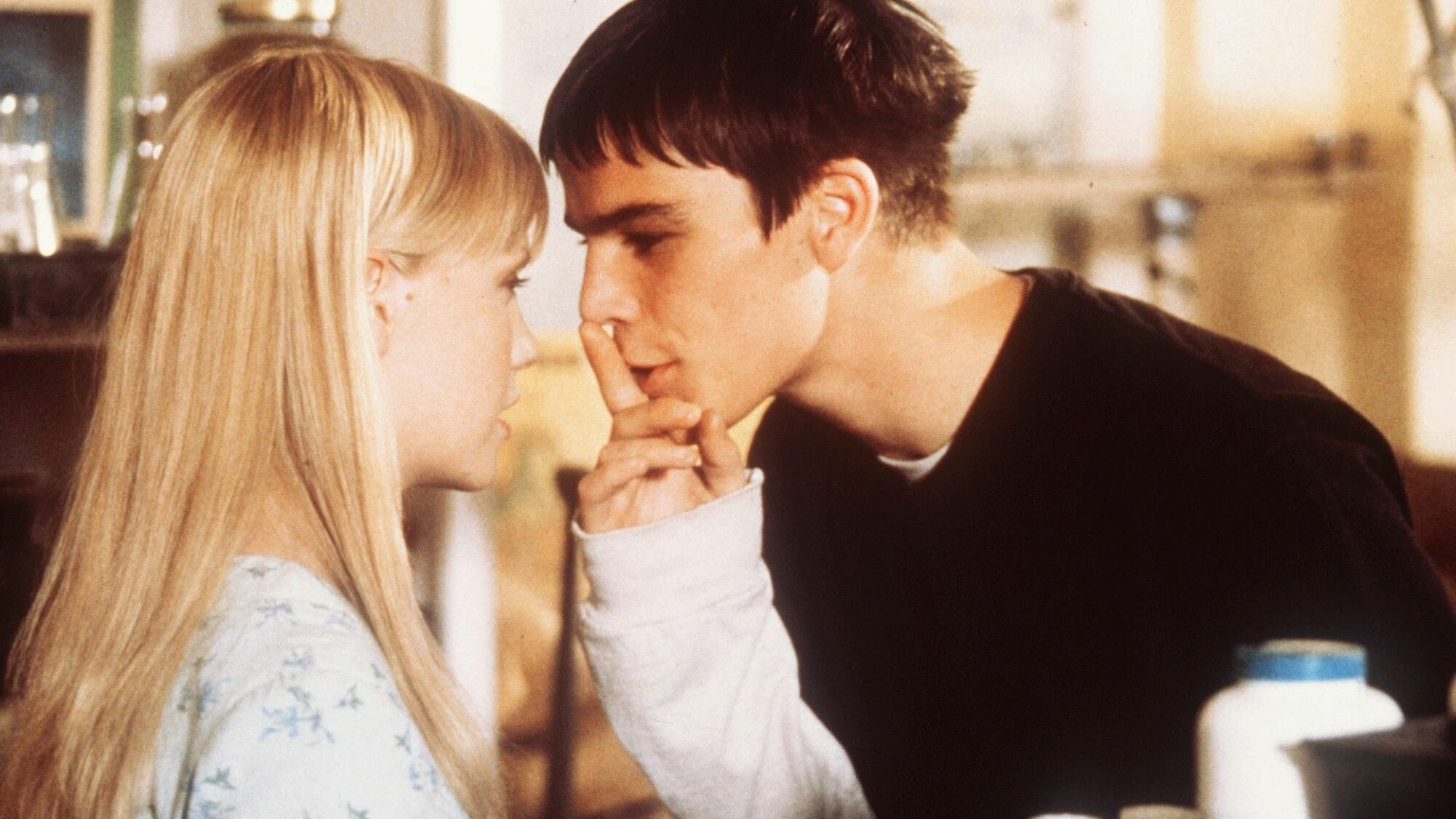 Laura Harris and Josh Hartnett in "The Faculty"