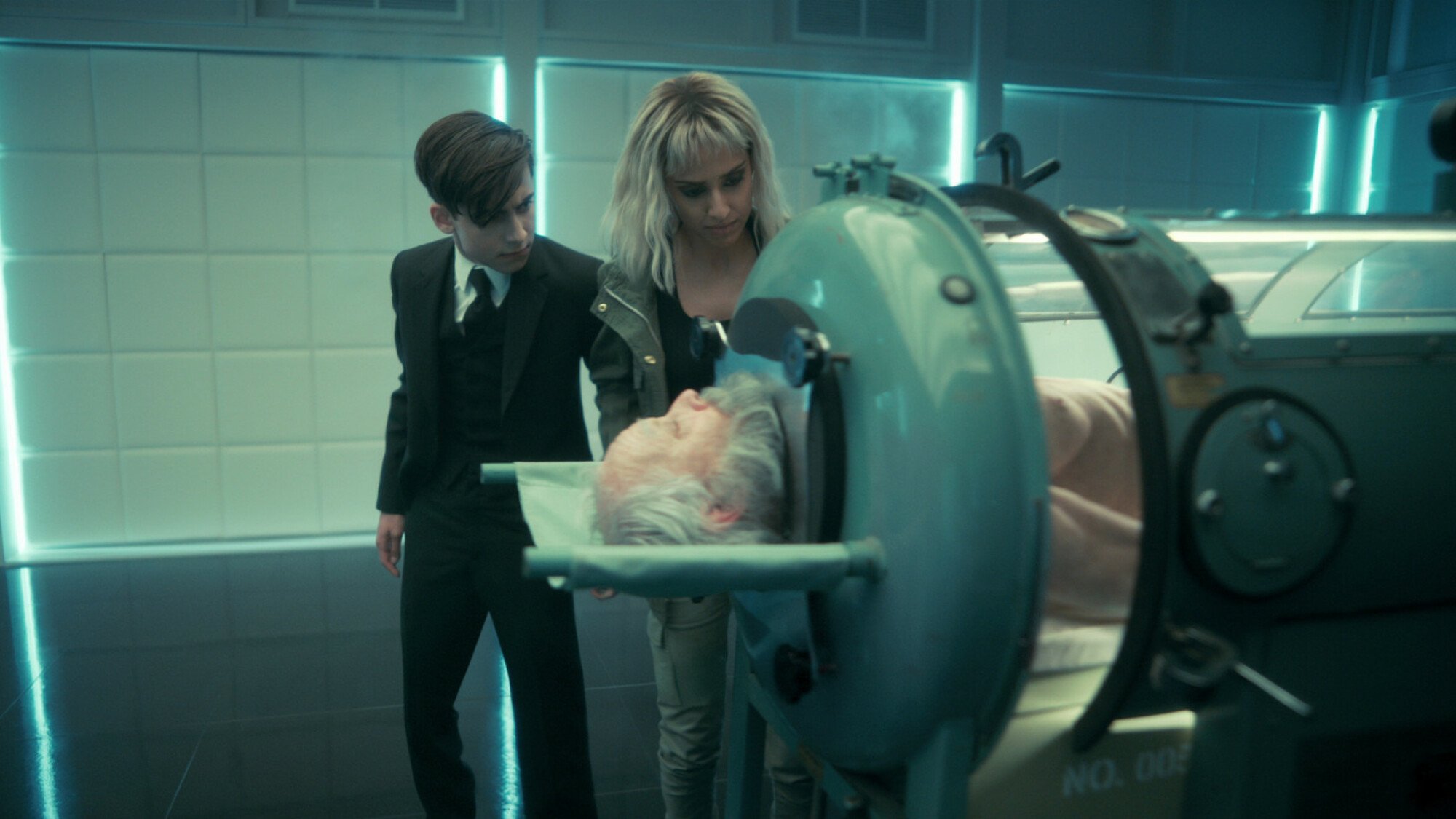 Aidan Gallagher as Number Five, Sean Sullivan as Five, Ritu Arya as Lila Pitts in episode 304 of 'The Umbrella Academy.'