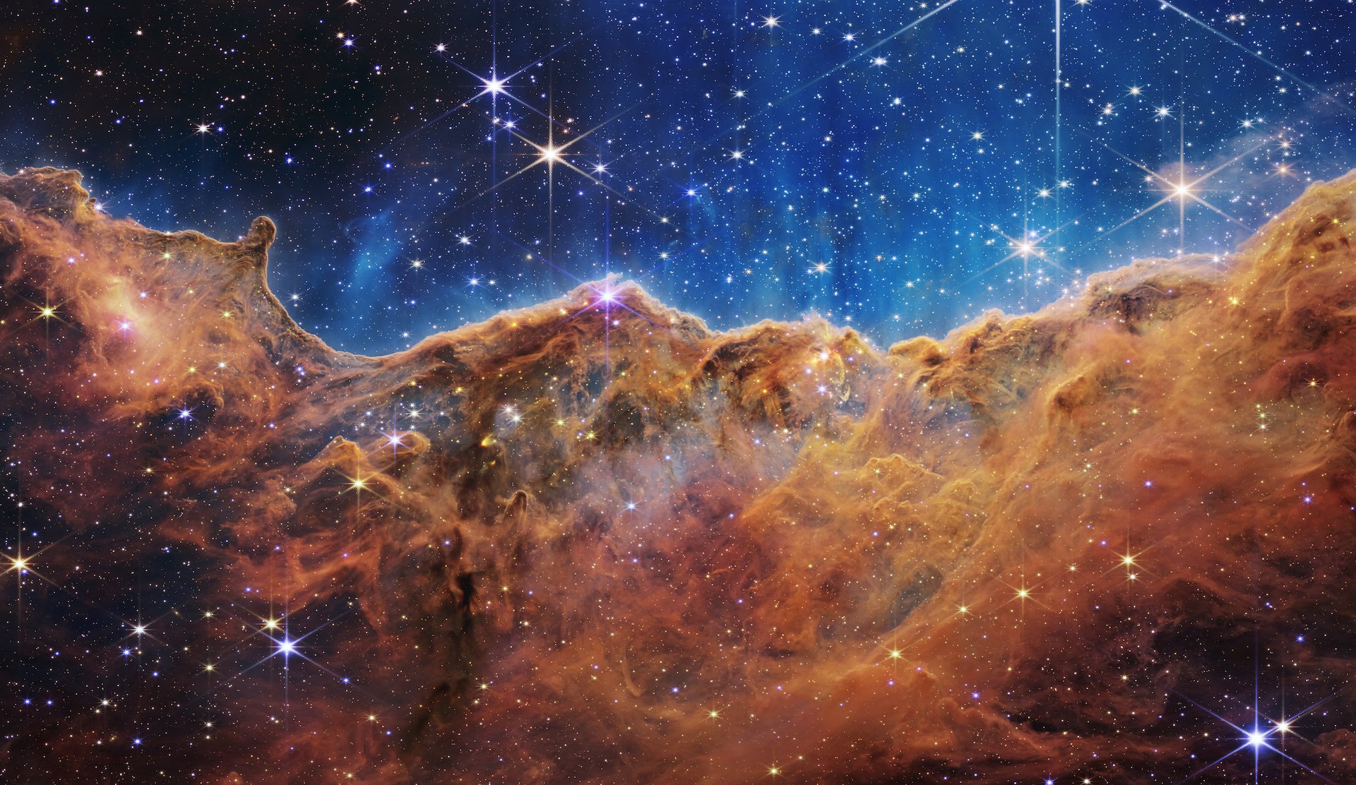 Clouds of dust and gas of the Carina Nebula, where stars form, photographed by the James Webb Telescope.