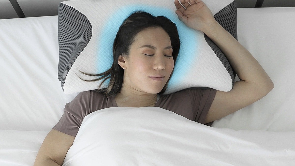 Person using the Carbon SnoreX™ Cooling Pillow.
