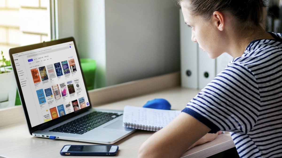 Person on a computer using a Perlego Online Library Subscription.