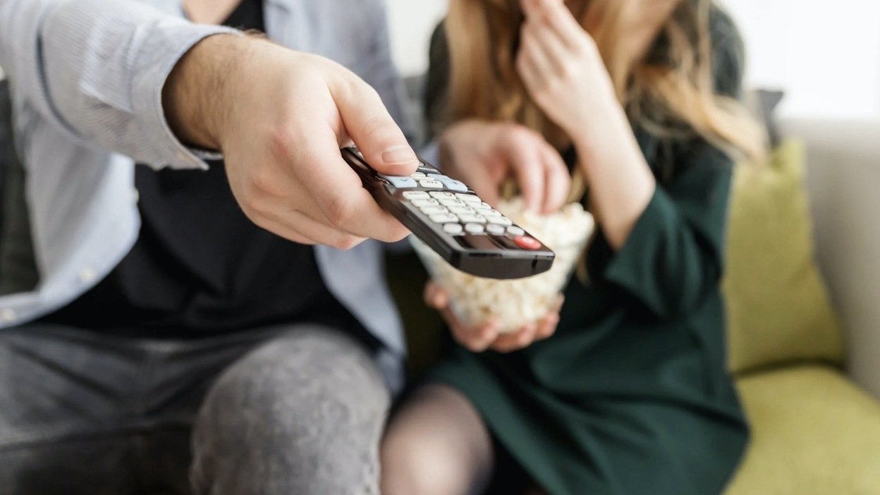 Couple pointing remote control