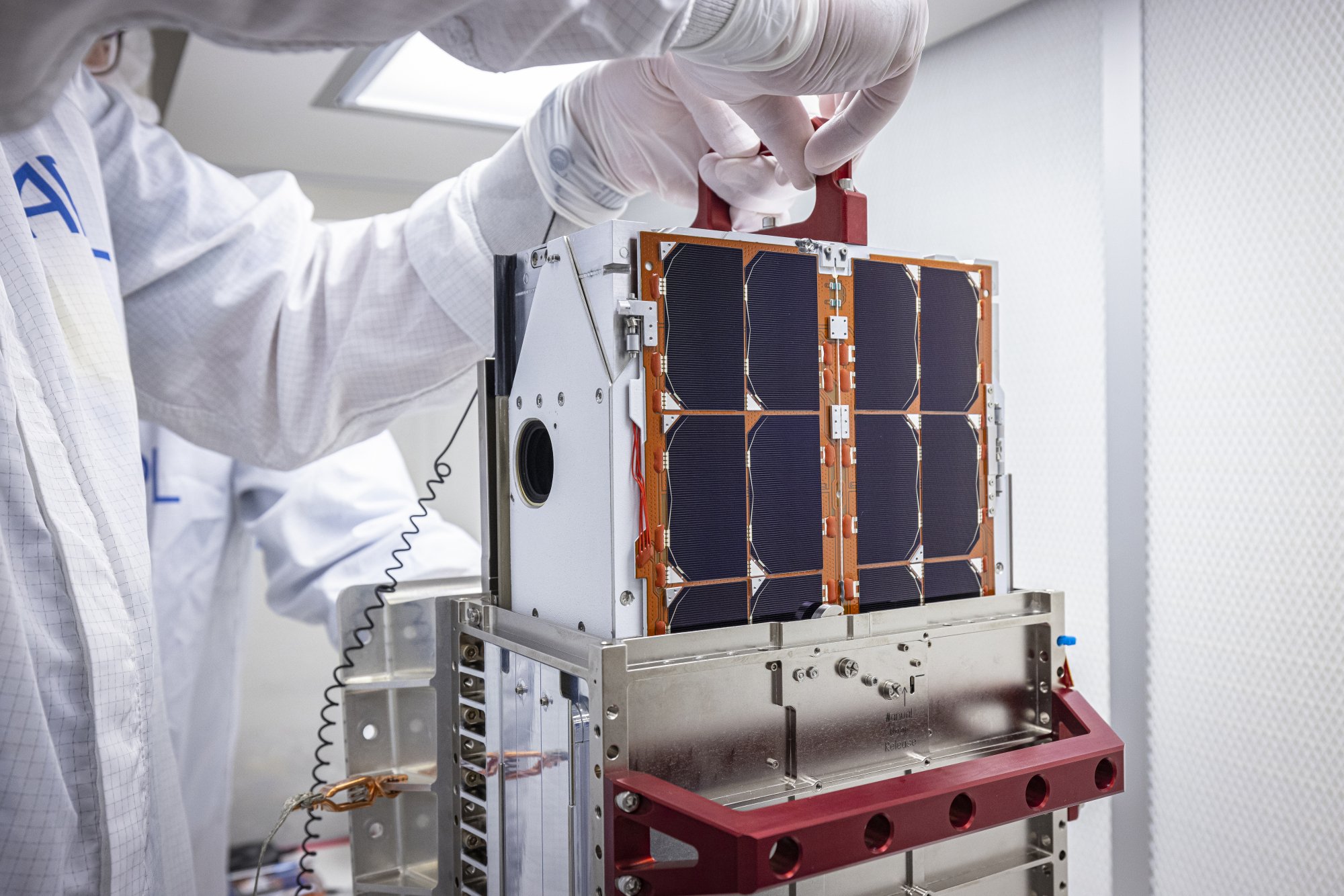 NASA inspecting LICIACube