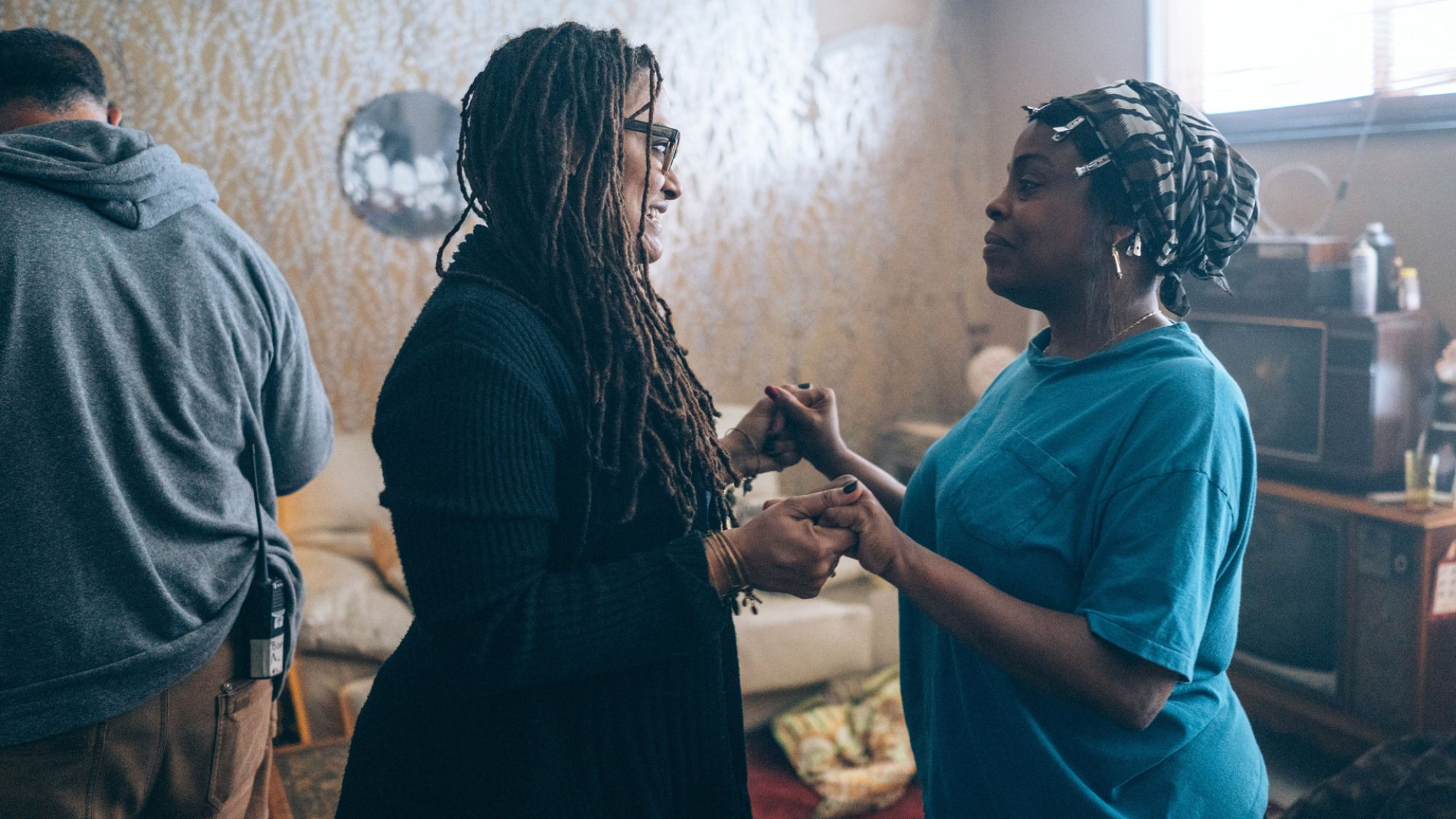 Ava Duvernay and Niecy Nash behind the scenes of "When They See Us"