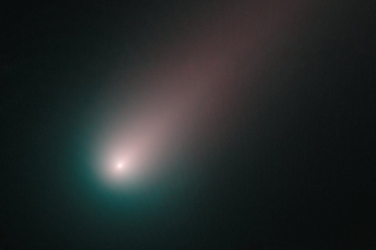 Comet sweeping through the sky