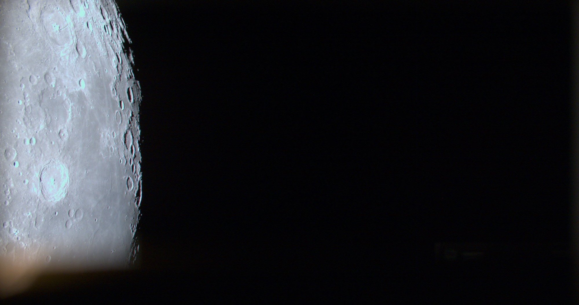 Hakuto-R photographing the moon 