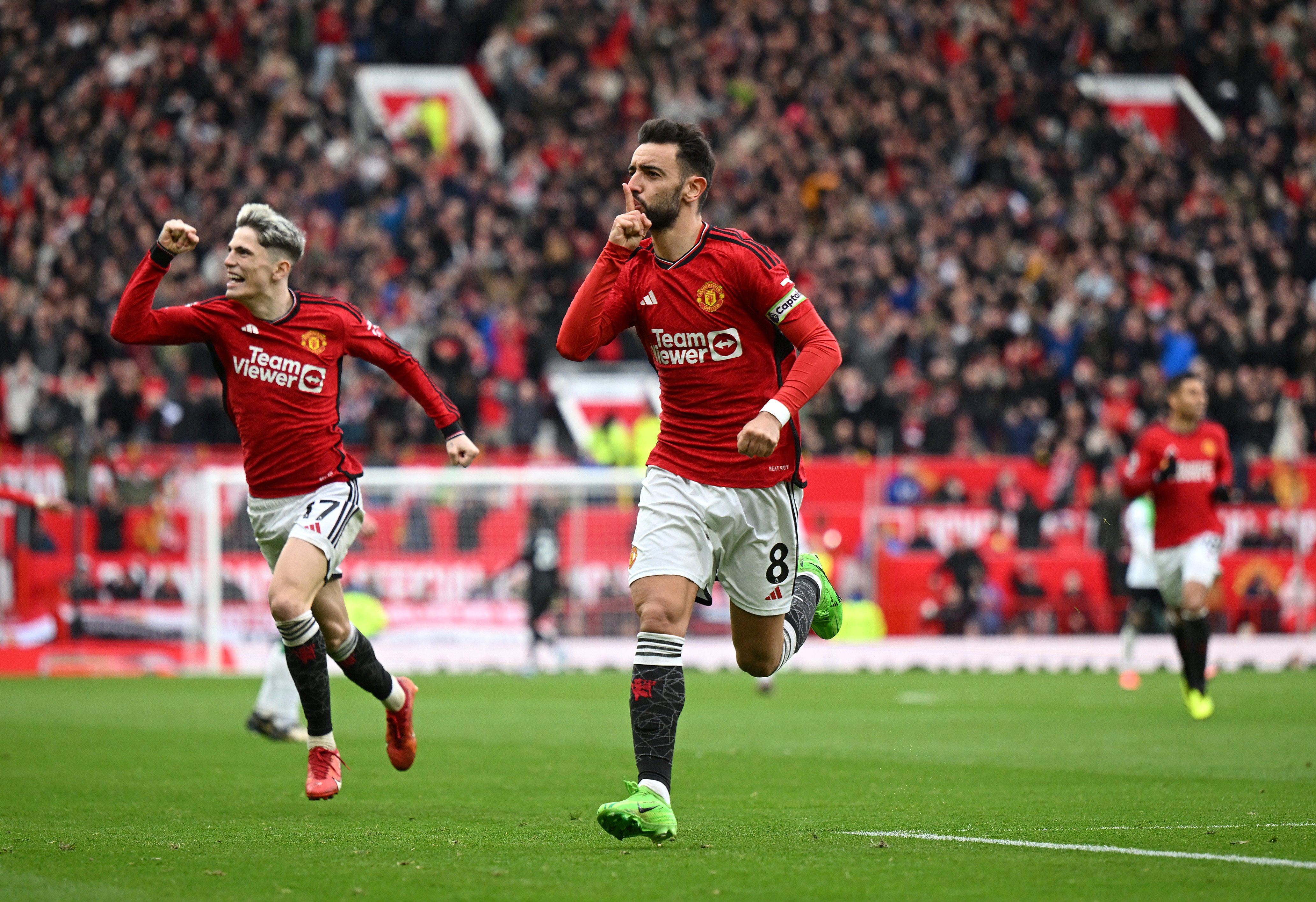 Bruno Fernandes of Manchester United celebrates scoring his team's first goal